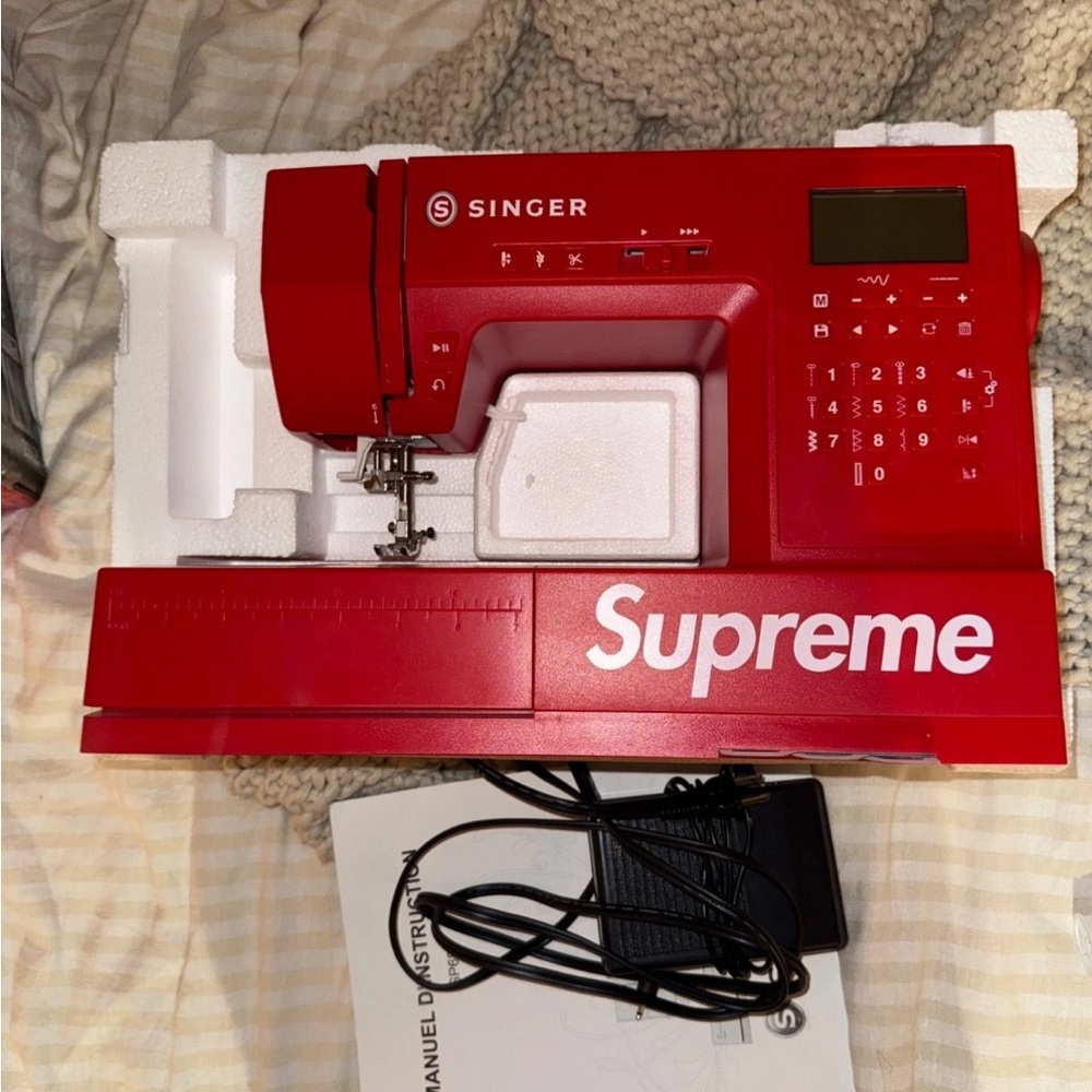 Singer SP68 Supreme Sewing Machine - Picture 2 of 2